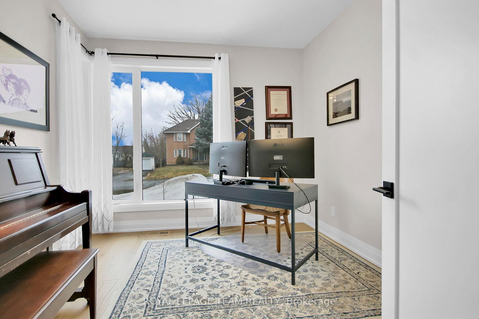 Listing Image 4