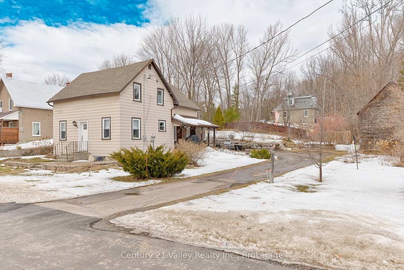 home for sale on 82 Bonnechere Street E