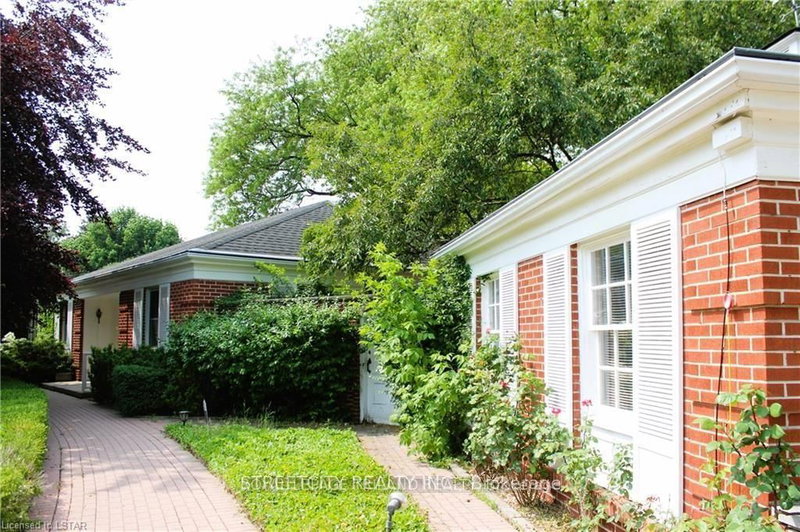 home for sale on 1517 Gloucester Road