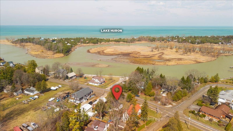 7551 Riverside Dr, Lambton Shores, N0M 2L0 | Image 2