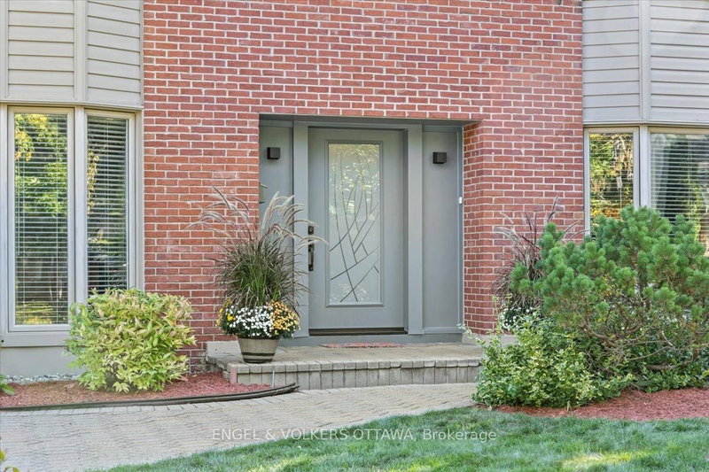 33 Okanagan Dr, Ottawa, K2H 7E9 | Image 3