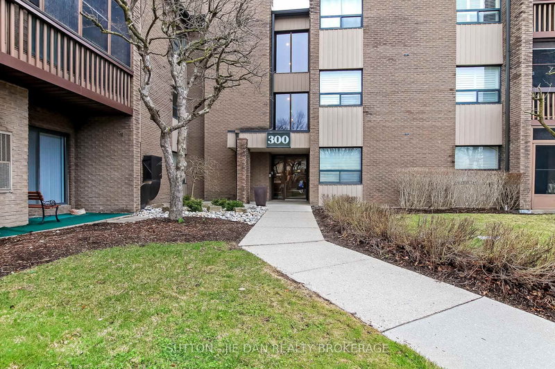 home for sale on 214-300 EVERGLADE Crescent