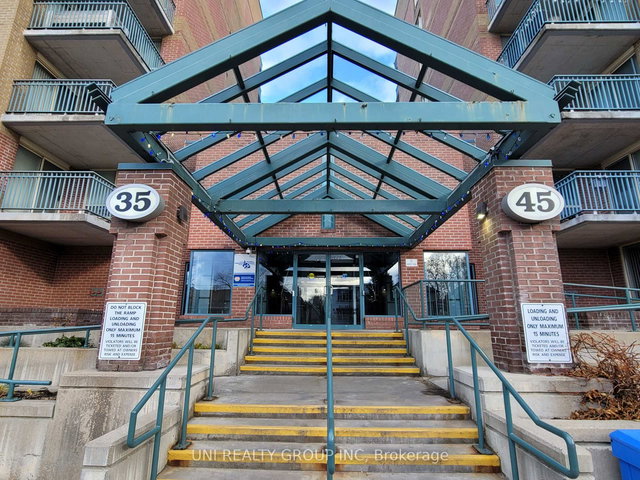 910 - 45 HOLLAND Avenue