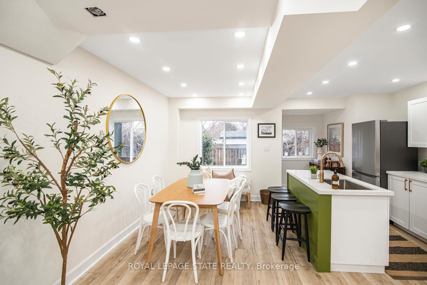 Detached House for sale at 7 Stapleton Avenue, Hamilton, Ontario, L8H 3N4 - Industrial Sector - MLS: X12950238