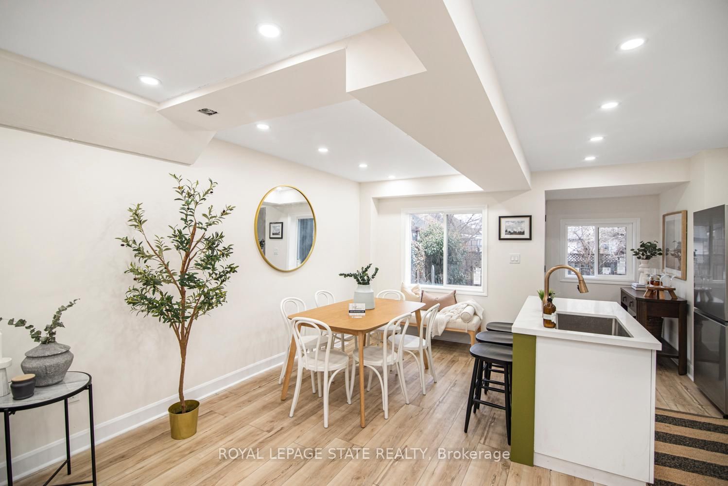 Detached House for sale at 7 Stapleton Avenue, Hamilton, Ontario, L8H 3N4 - Industrial Sector - MLS: X12950238