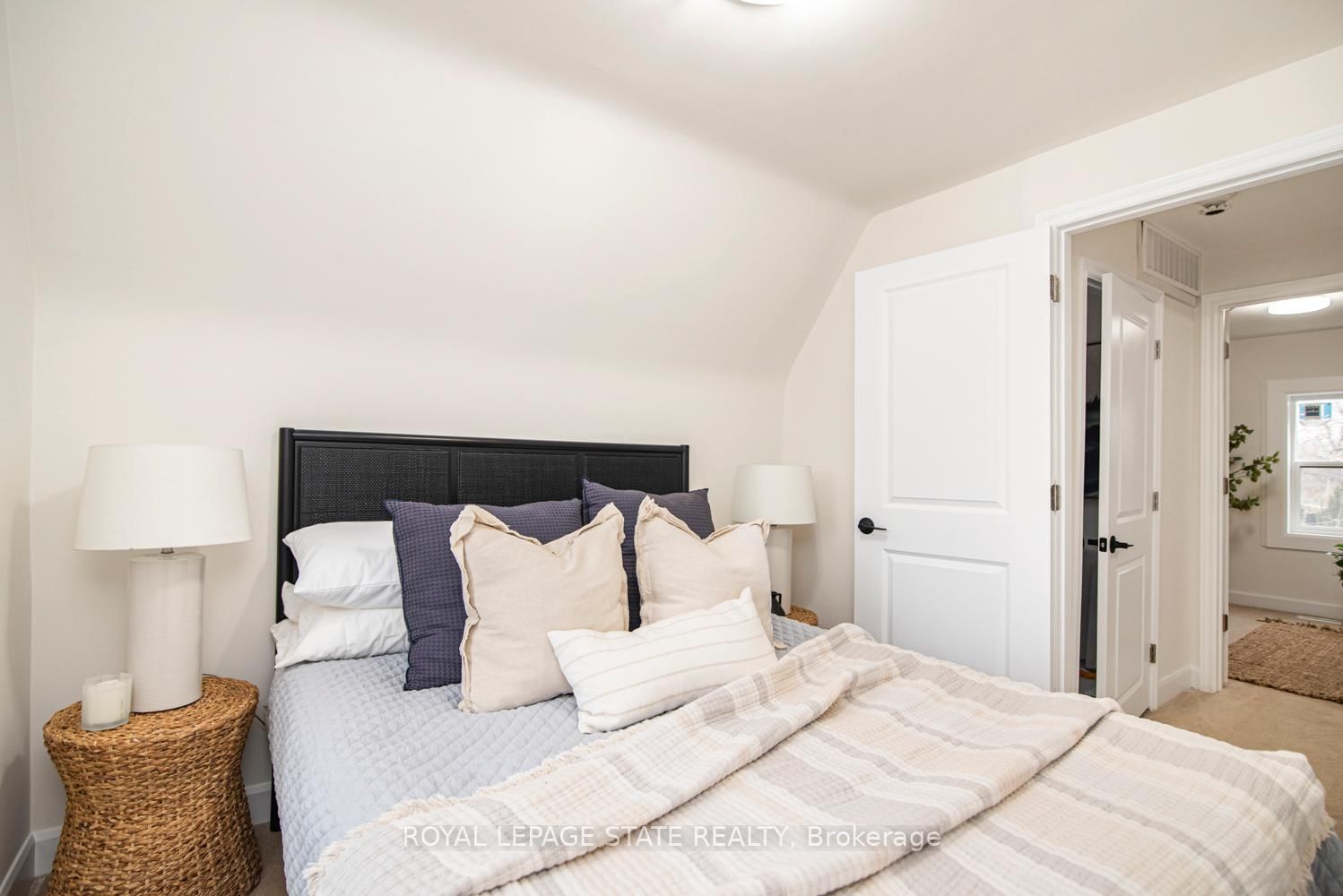 Detached House for sale at 7 Stapleton Avenue, Hamilton, Ontario, L8H 3N4 - Industrial Sector - MLS: X12950238