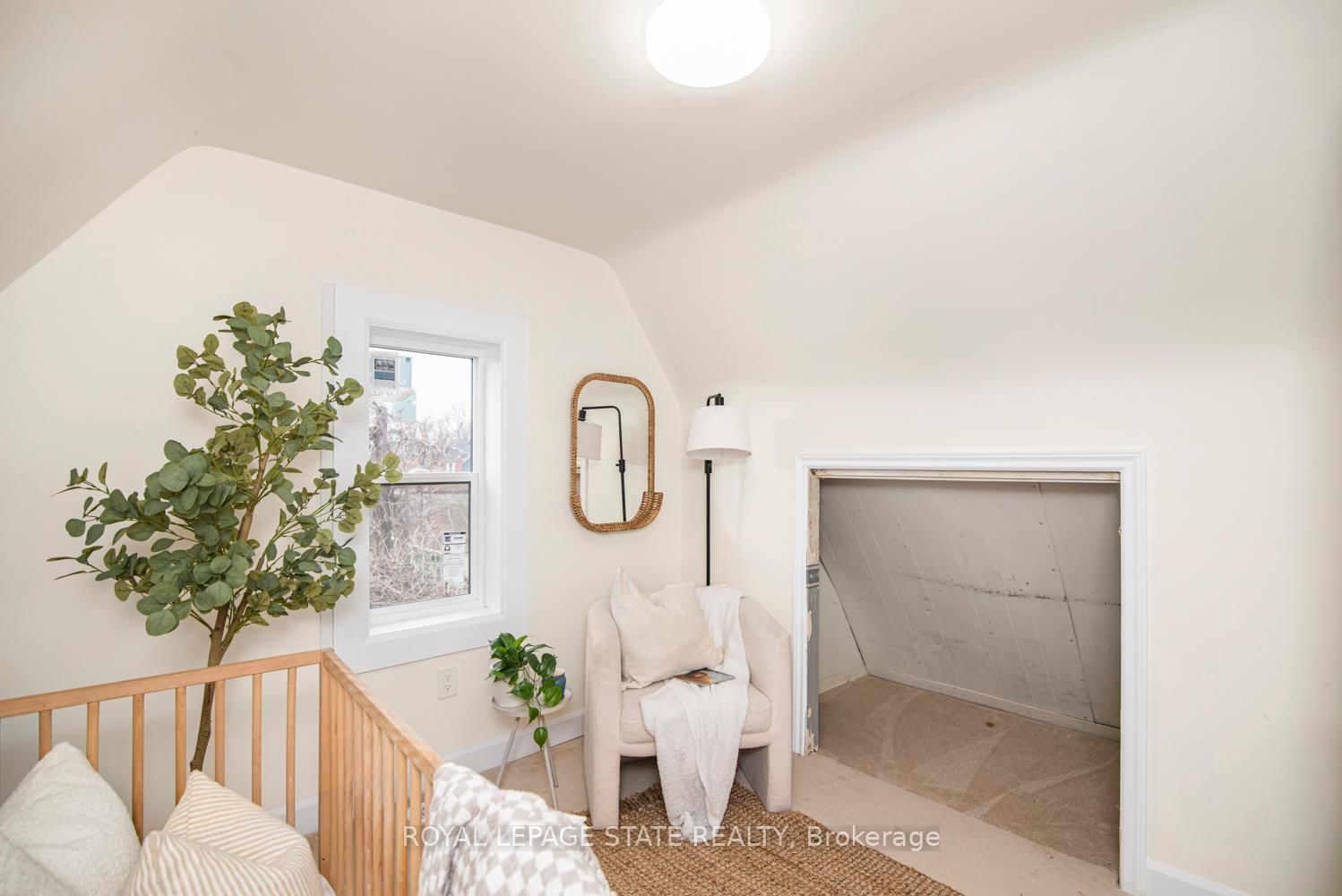 Detached House for sale at 7 Stapleton Avenue, Hamilton, Ontario, L8H 3N4 - Industrial Sector - MLS: X12950238