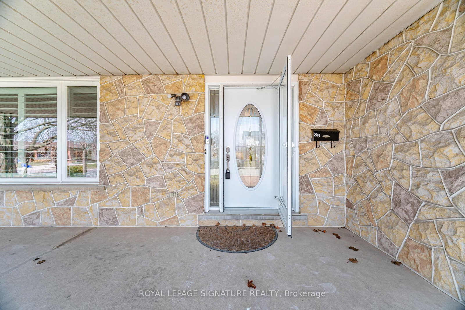 Listing Image 5