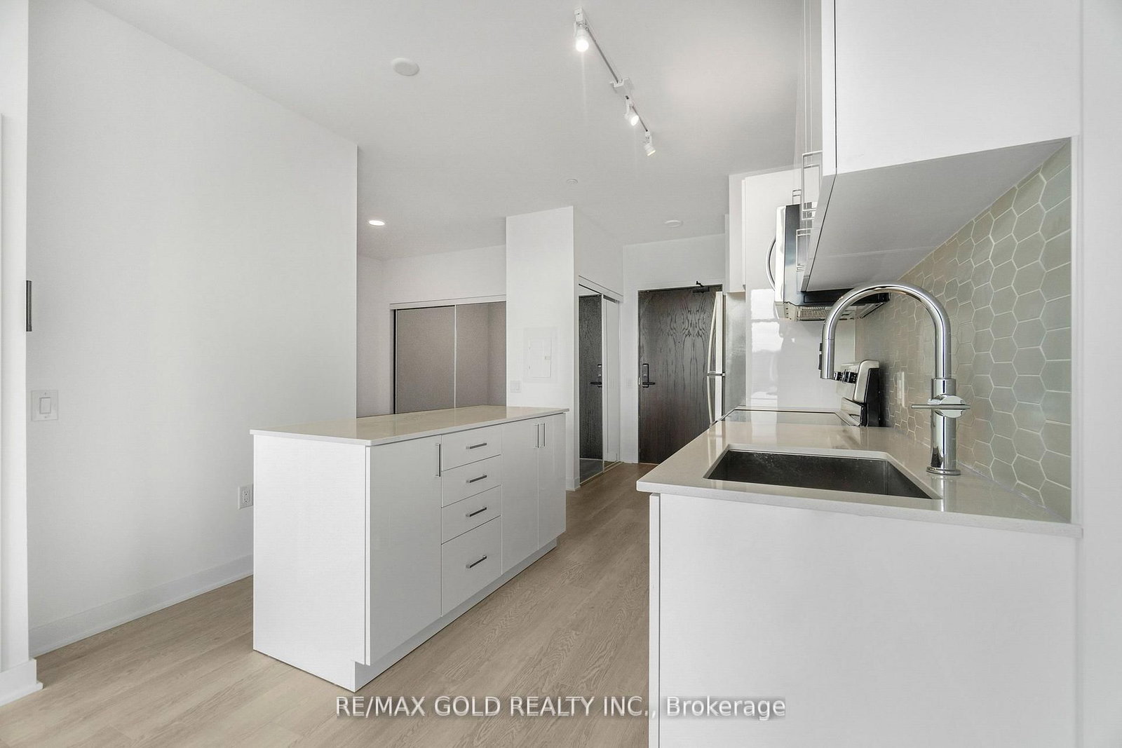 Condo for sale at 803-2782 Barton Street, Hamilton, Ontario, L8E 0L3 - Riverdale - MLS: X12950522