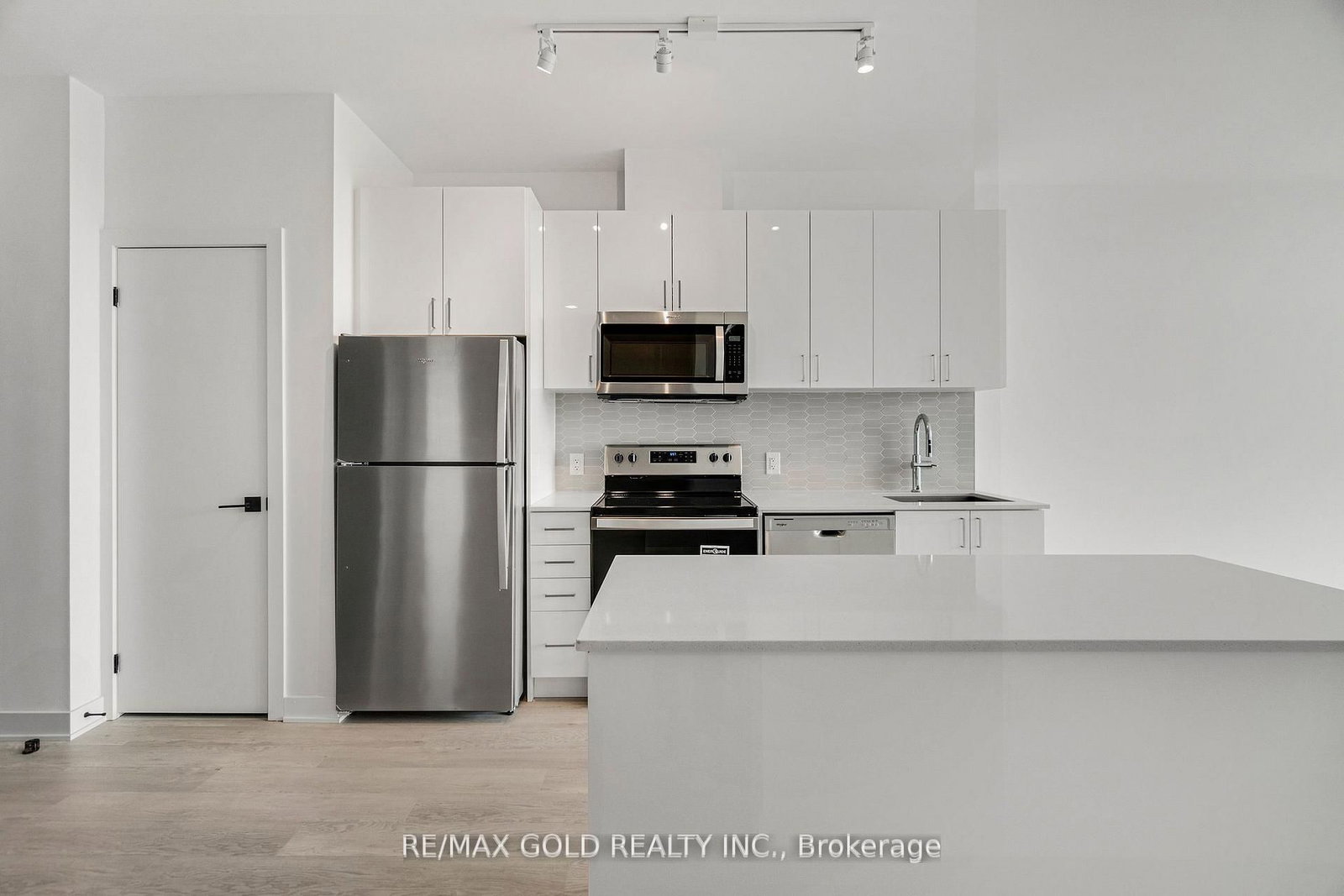 Condo for sale at 803-2782 Barton Street, Hamilton, Ontario, L8E 0L3 - Riverdale - MLS: X12950522