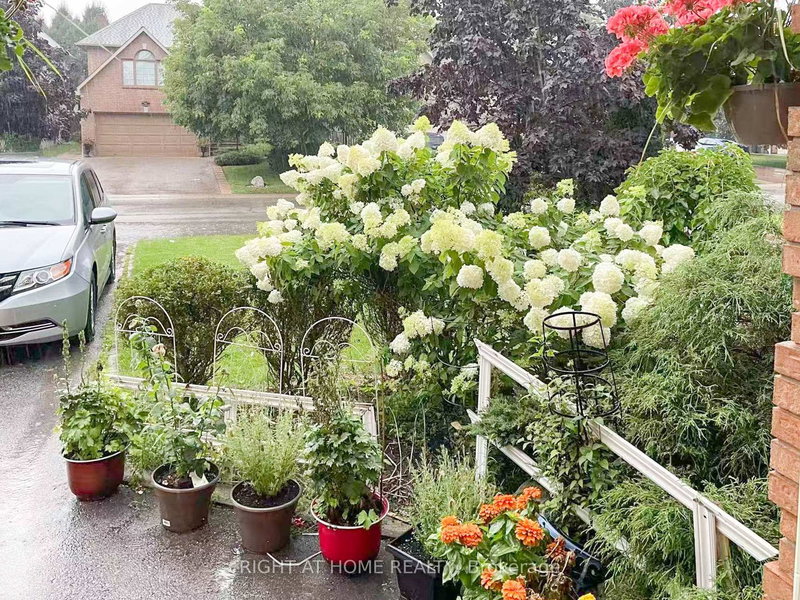 64 Springfield Blvd, Hamilton, L9K 1H8 | Image 2