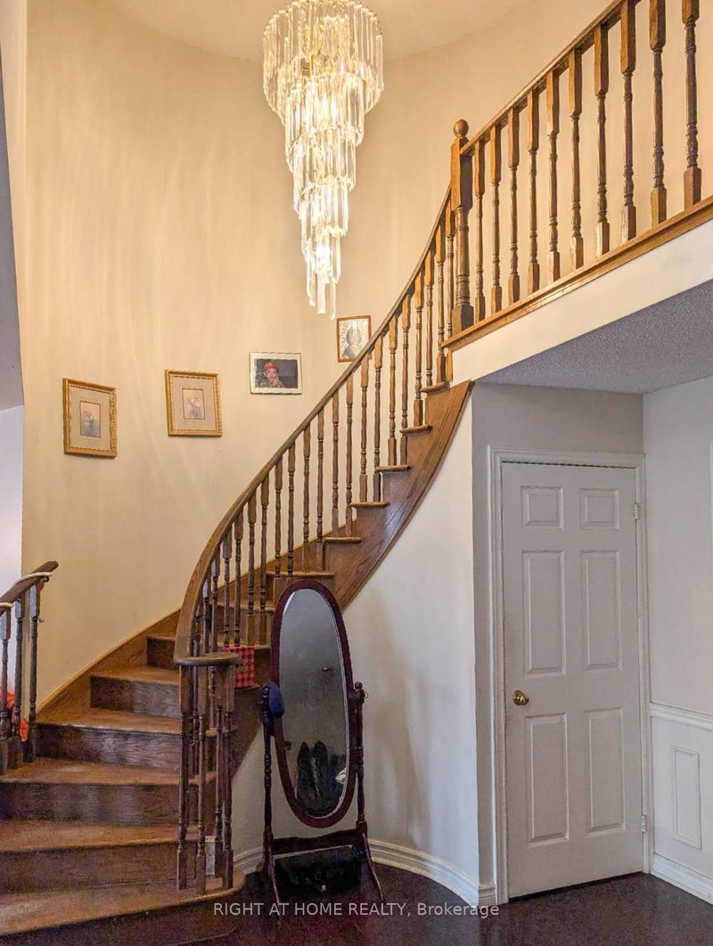 64 Springfield Blvd, Hamilton, L9K 1H8 | Image 3