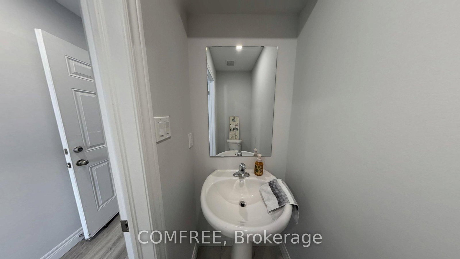 Townhouse for sale at 31 McConnell Crescent, Bracebridge, Ontario, P1L 0N7 - Macaulay - MLS: X12950884