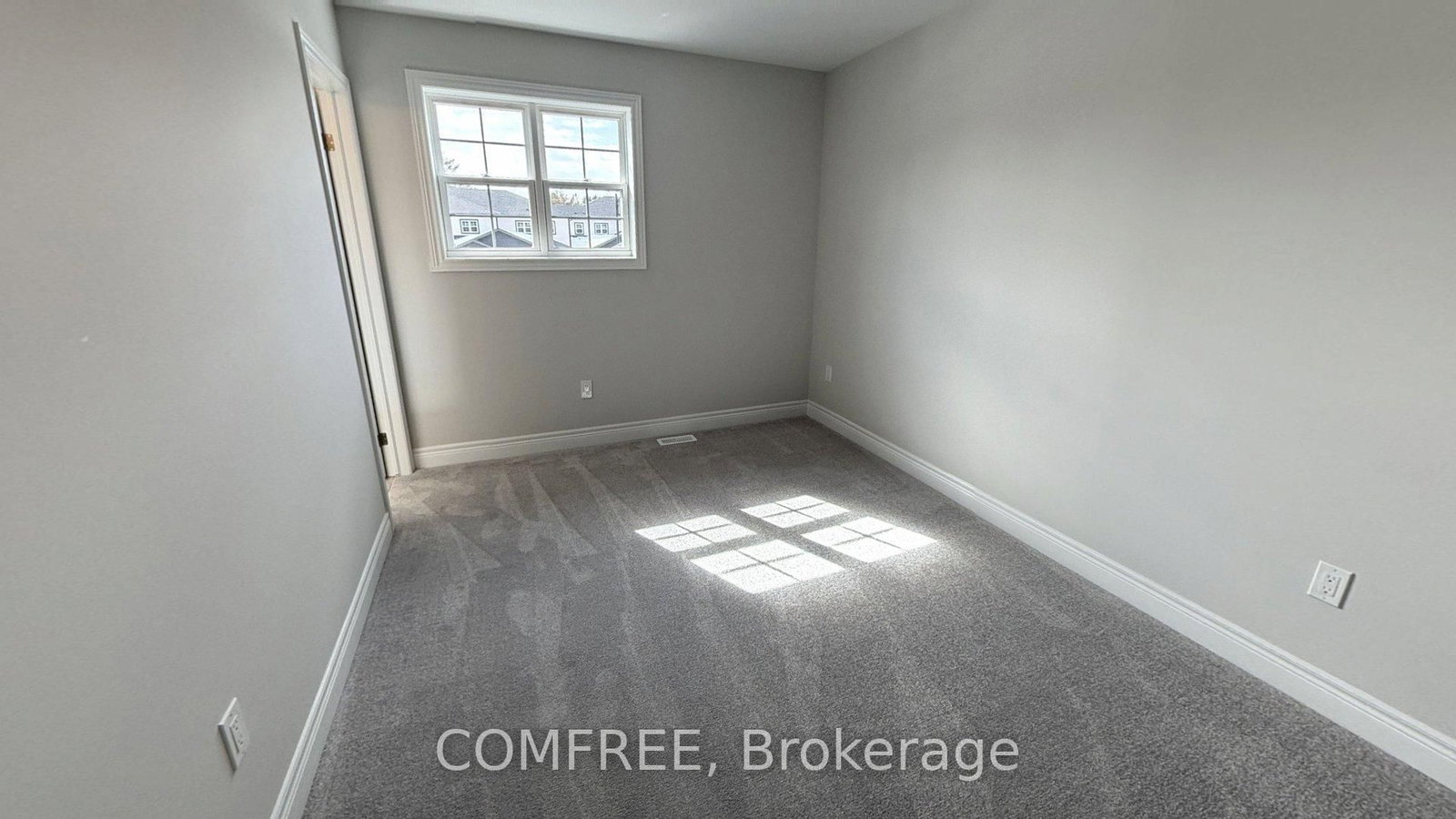 Townhouse for sale at 31 McConnell Crescent, Bracebridge, Ontario, P1L 0N7 - Macaulay - MLS: X12950884