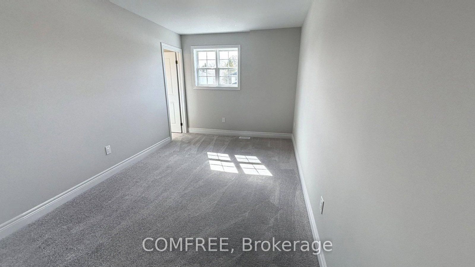 Townhouse for sale at 31 McConnell Crescent, Bracebridge, Ontario, P1L 0N7 - Macaulay - MLS: X12950884