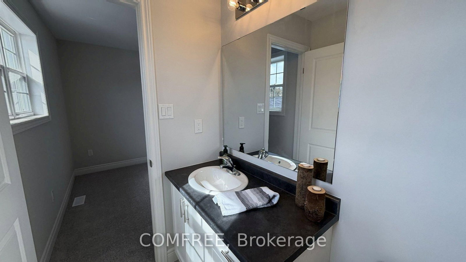 Townhouse for sale at 31 McConnell Crescent, Bracebridge, Ontario, P1L 0N7 - Macaulay - MLS: X12950884