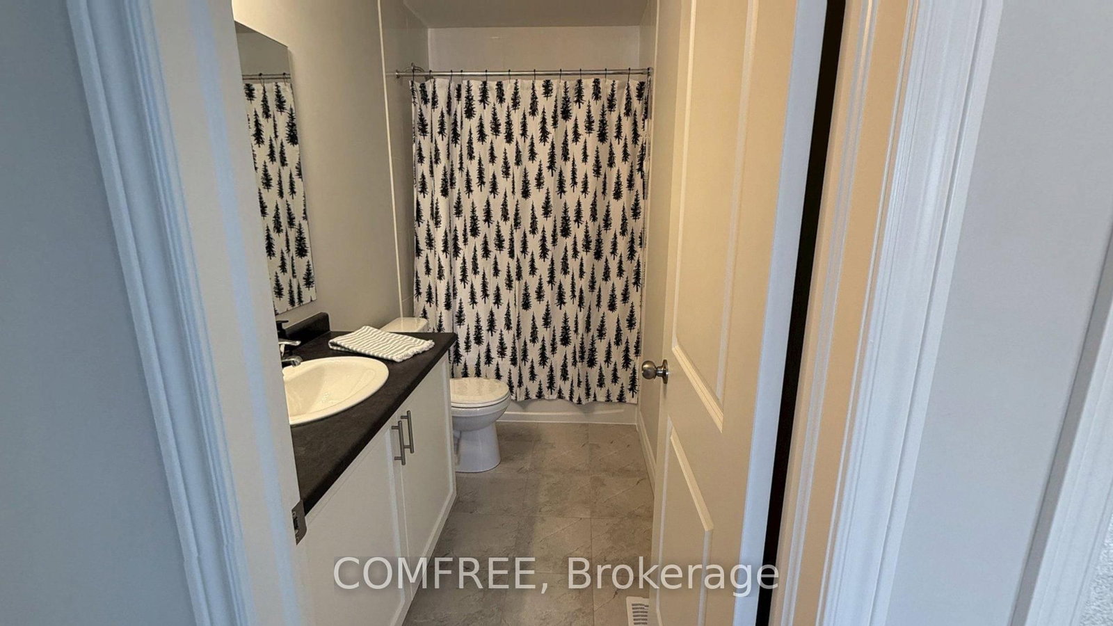 Townhouse for sale at 31 McConnell Crescent, Bracebridge, Ontario, P1L 0N7 - Macaulay - MLS: X12950884