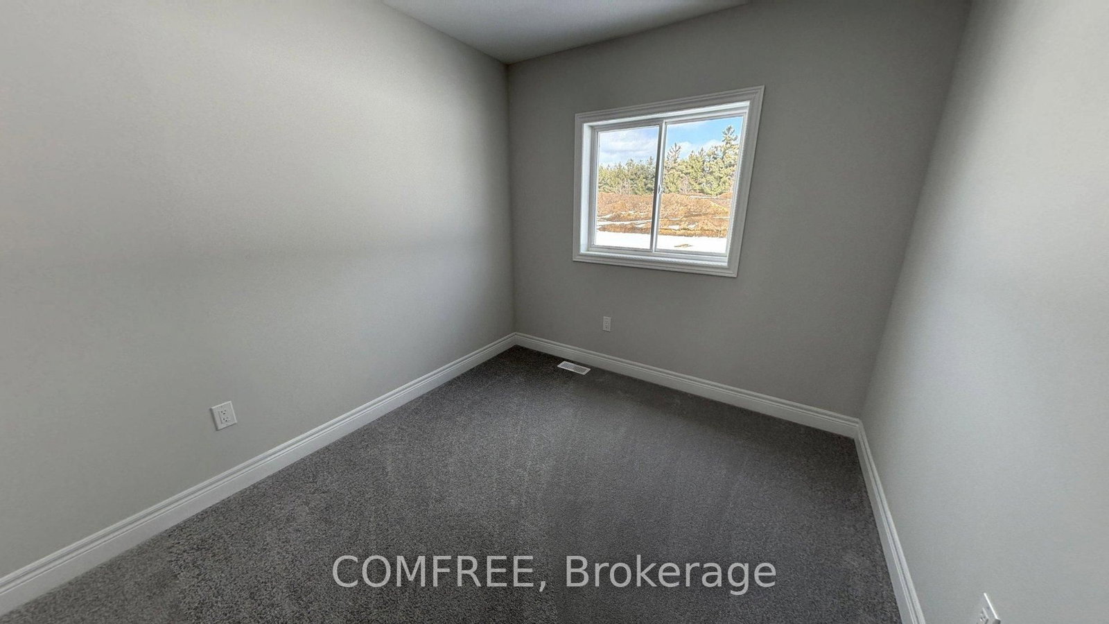 Townhouse for sale at 31 McConnell Crescent, Bracebridge, Ontario, P1L 0N7 - Macaulay - MLS: X12950884