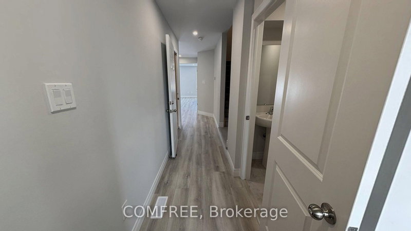 31 McConnell Cres, Bracebridge, P1L 0N7 | Image 2