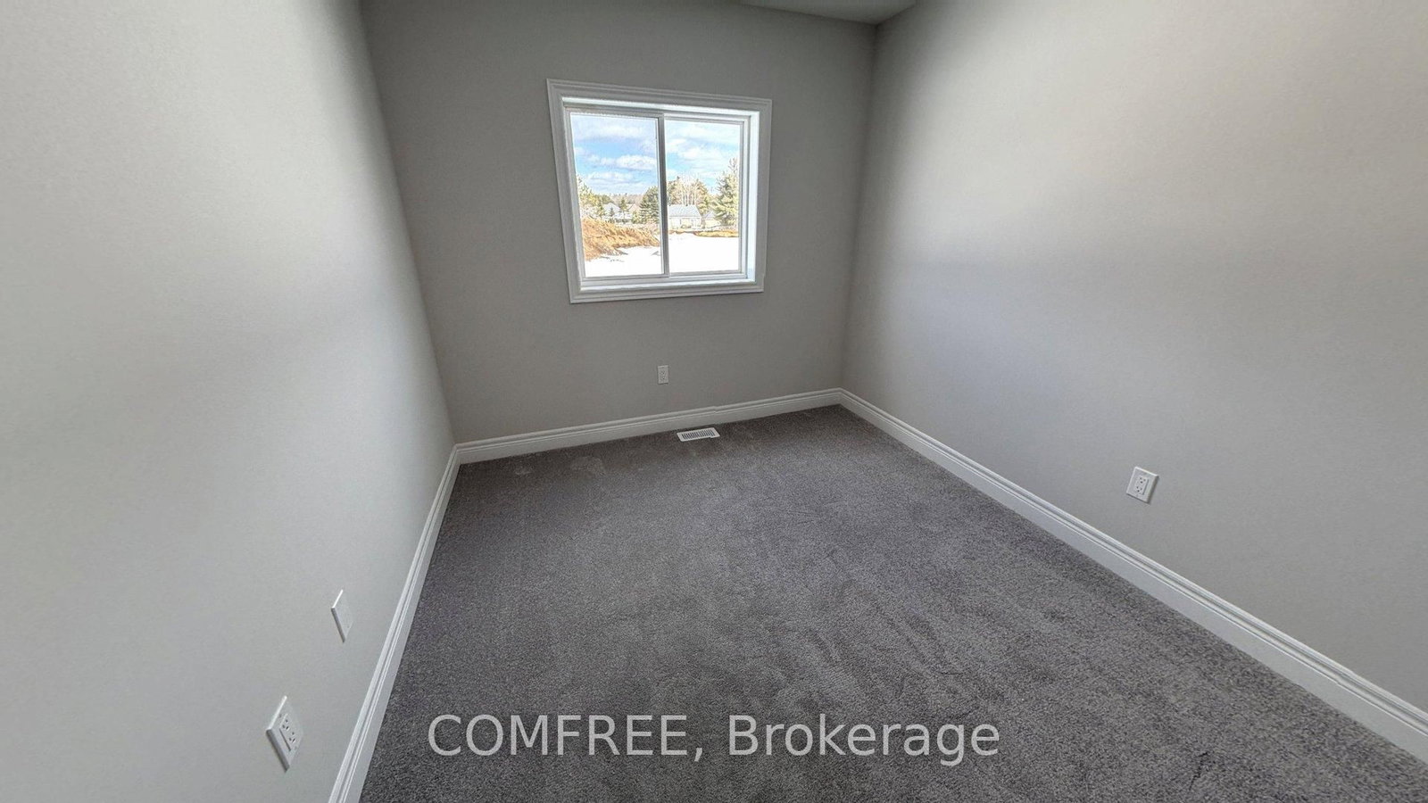 Townhouse for sale at 31 McConnell Crescent, Bracebridge, Ontario, P1L 0N7 - Macaulay - MLS: X12950884