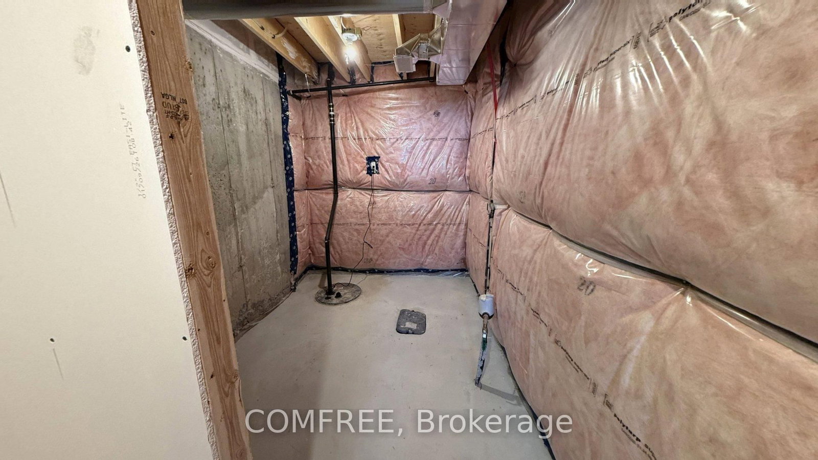 Townhouse for sale at 31 McConnell Crescent, Bracebridge, Ontario, P1L 0N7 - Macaulay - MLS: X12950884