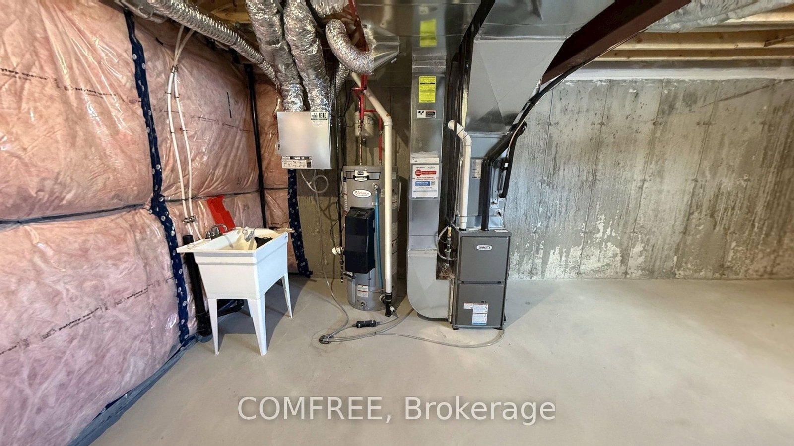 Townhouse for sale at 31 McConnell Crescent, Bracebridge, Ontario, P1L 0N7 - Macaulay - MLS: X12950884