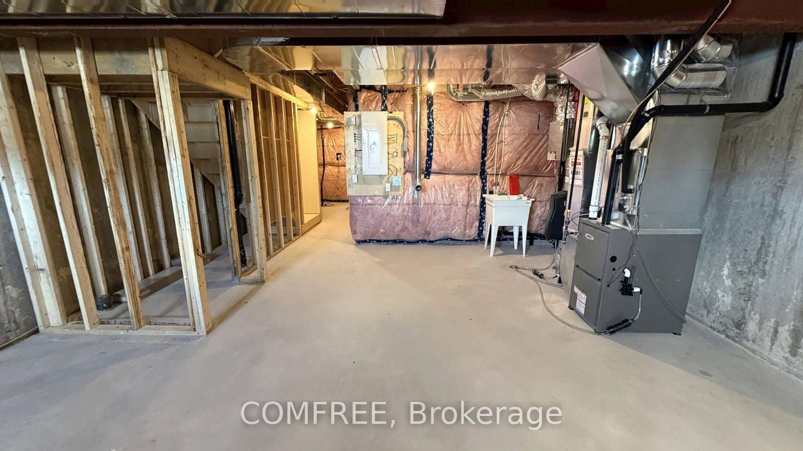 Townhouse for sale at 31 McConnell Crescent, Bracebridge, Ontario, P1L 0N7 - Macaulay - MLS: X12950884