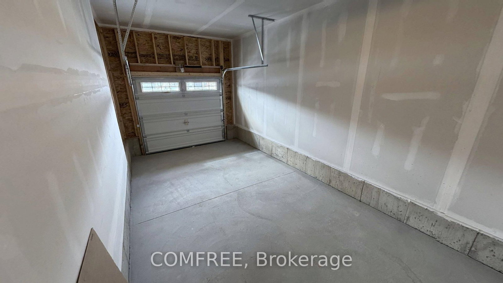 Townhouse for sale at 31 McConnell Crescent, Bracebridge, Ontario, P1L 0N7 - Macaulay - MLS: X12950884