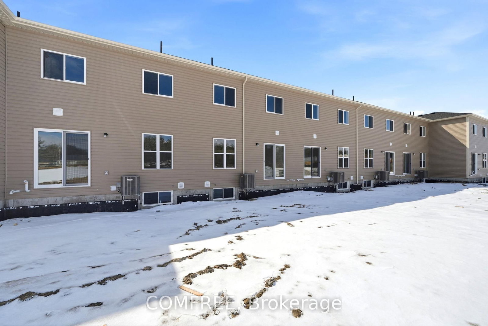 Townhouse for sale at 31 McConnell Crescent, Bracebridge, Ontario, P1L 0N7 - Macaulay - MLS: X12950884