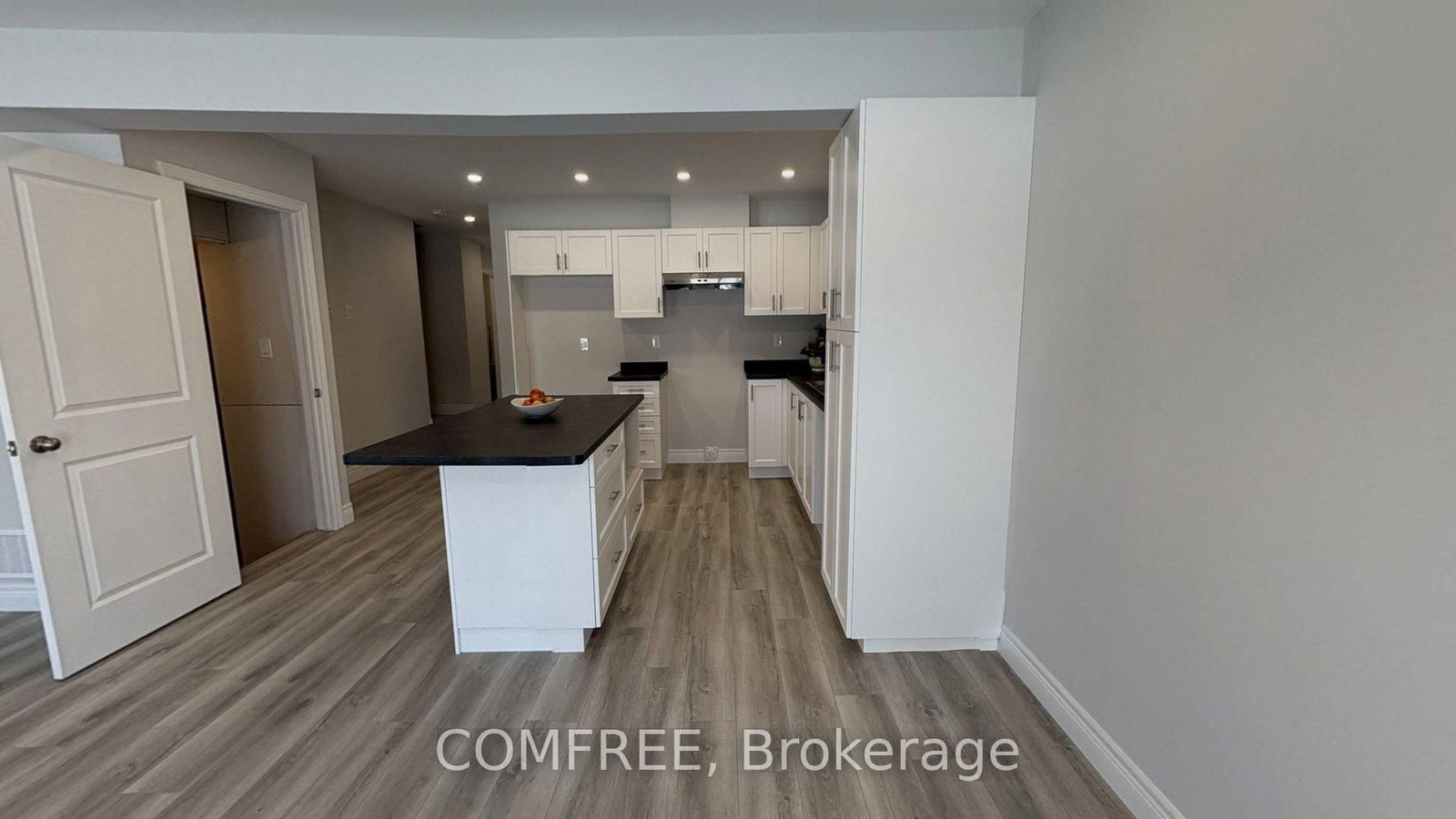 Townhouse for sale at 31 McConnell Crescent, Bracebridge, Ontario, P1L 0N7 - Macaulay - MLS: X12950884