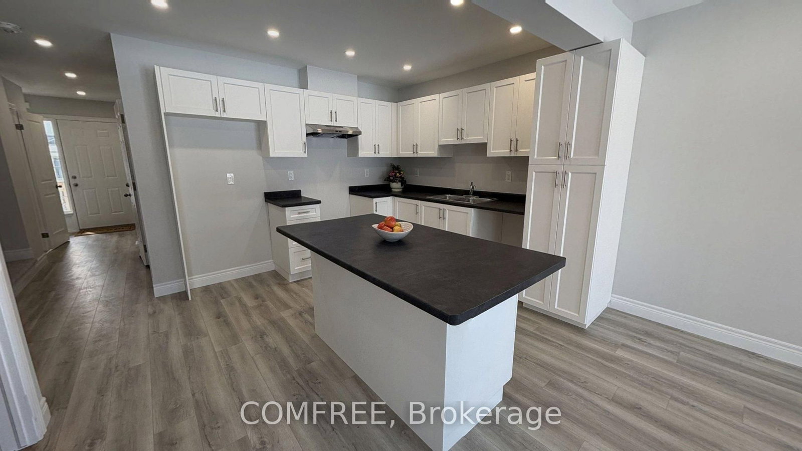 Townhouse for sale at 31 McConnell Crescent, Bracebridge, Ontario, P1L 0N7 - Macaulay - MLS: X12950884