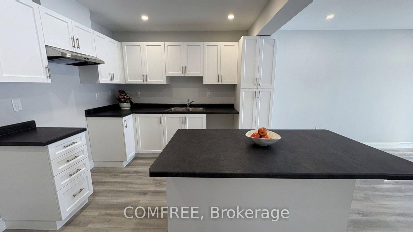 Townhouse for sale at 31 McConnell Crescent, Bracebridge, Ontario, P1L 0N7 - Macaulay - MLS: X12950884