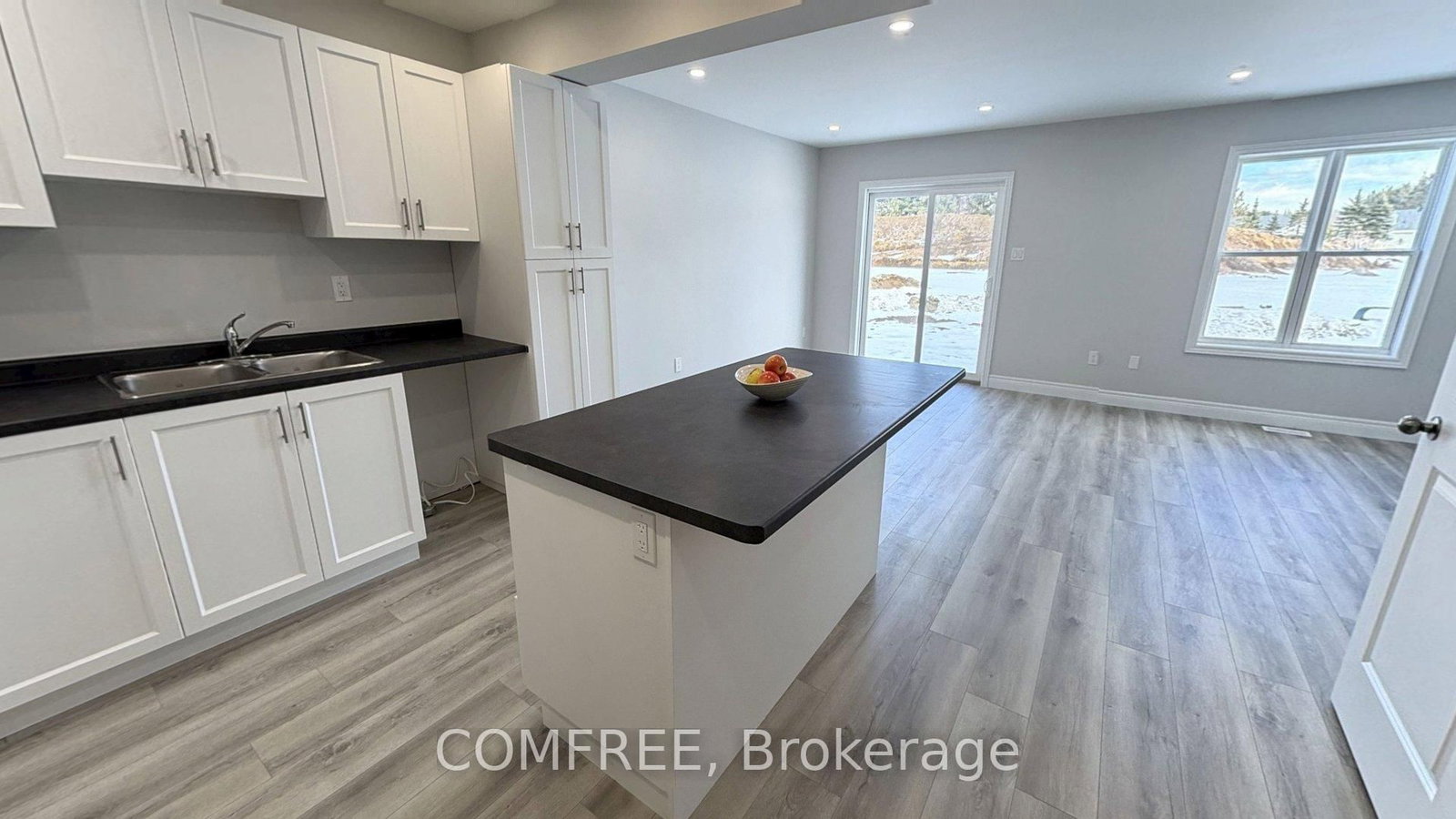 Townhouse for sale at 31 McConnell Crescent, Bracebridge, Ontario, P1L 0N7 - Macaulay - MLS: X12950884