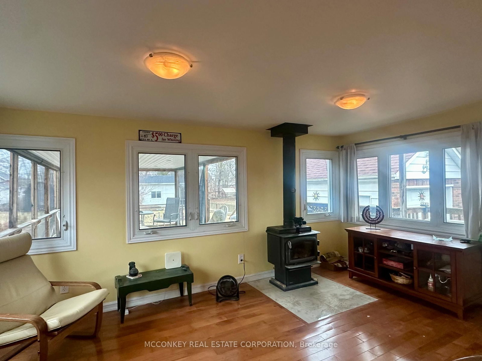 Listing Image 4