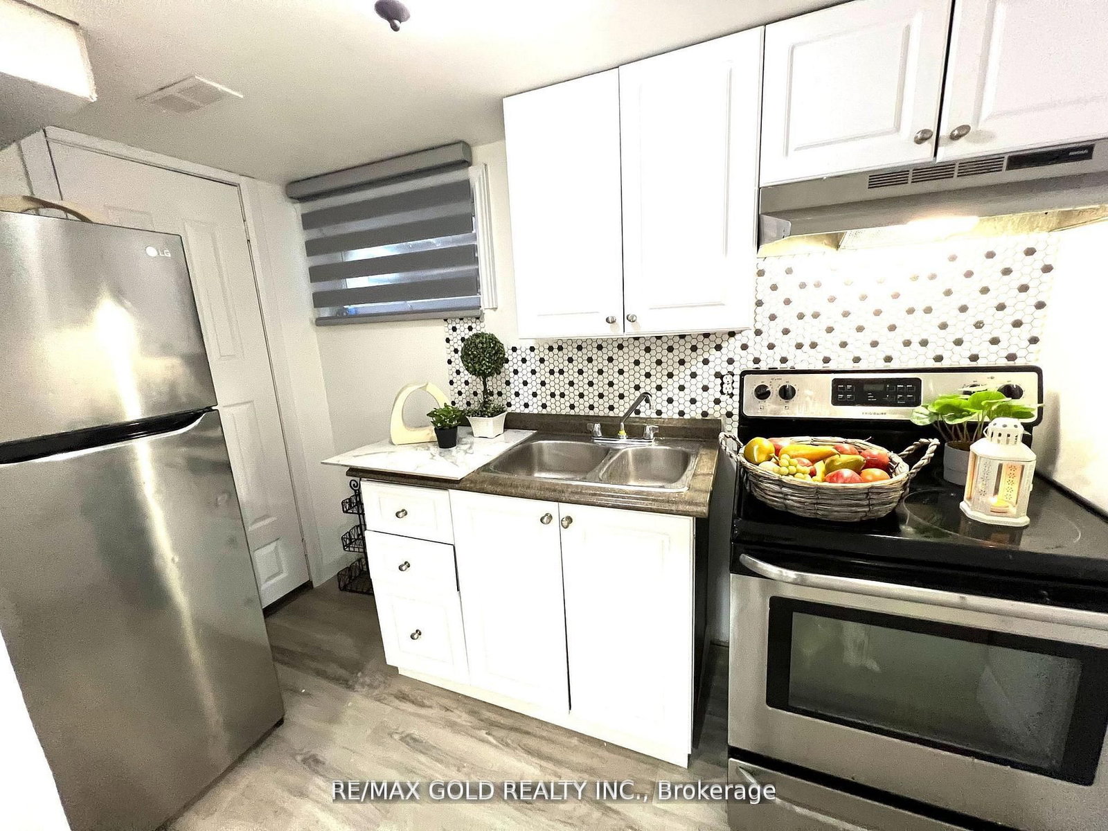 156 Mooregate Crescent, Unit Lower - Photo 12