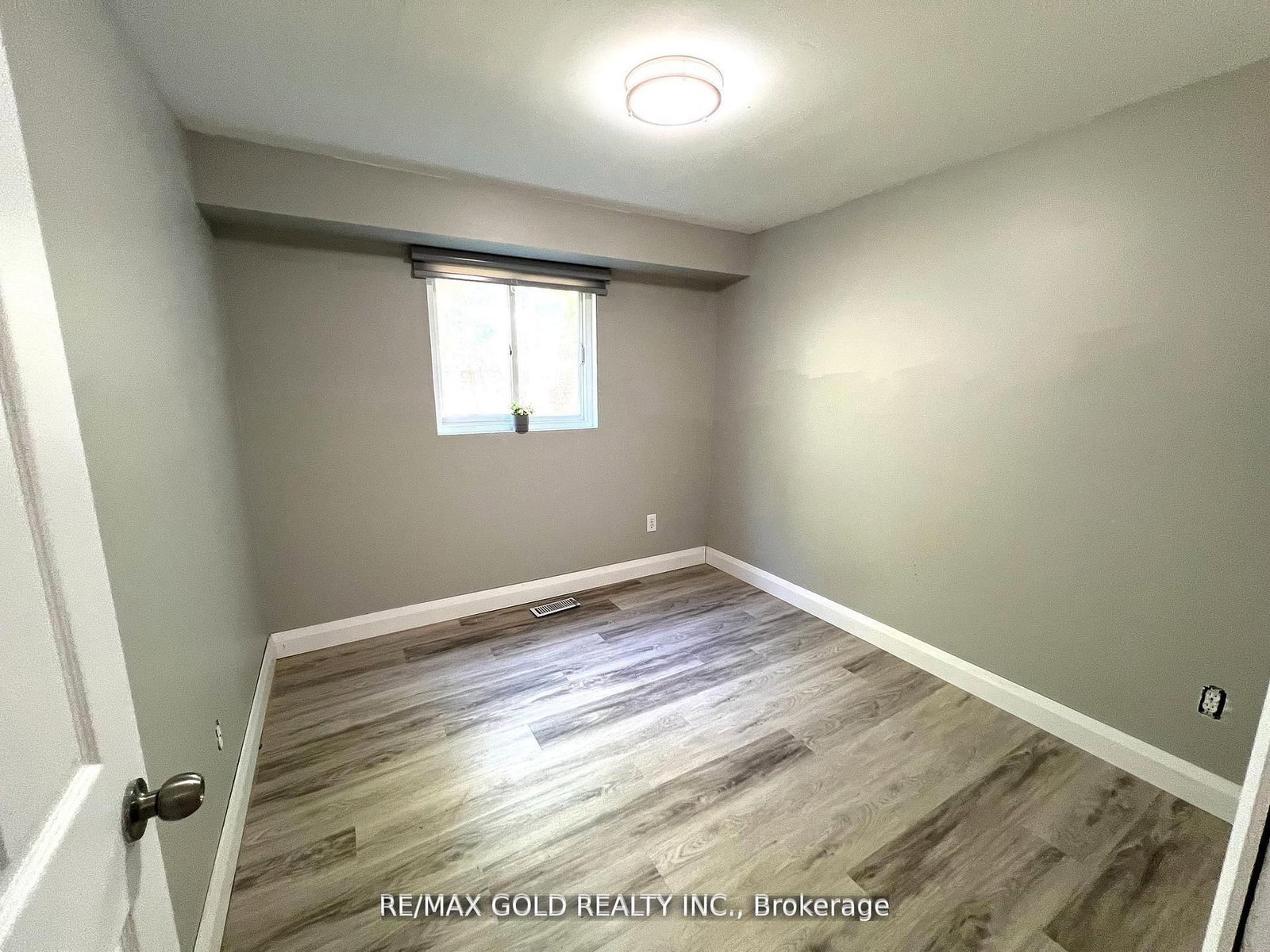 156 Mooregate Crescent, Unit Lower - Photo 14