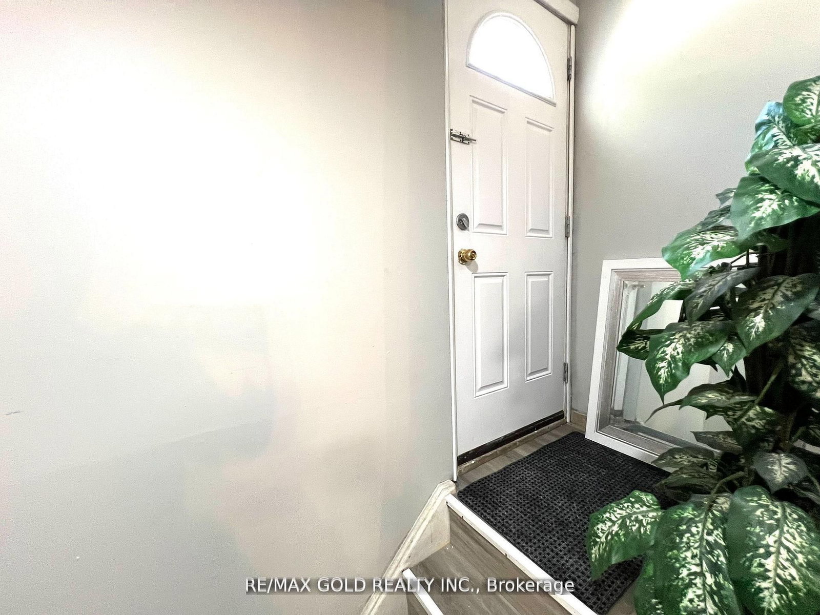 156 Mooregate Crescent, Unit Lower - Photo 3