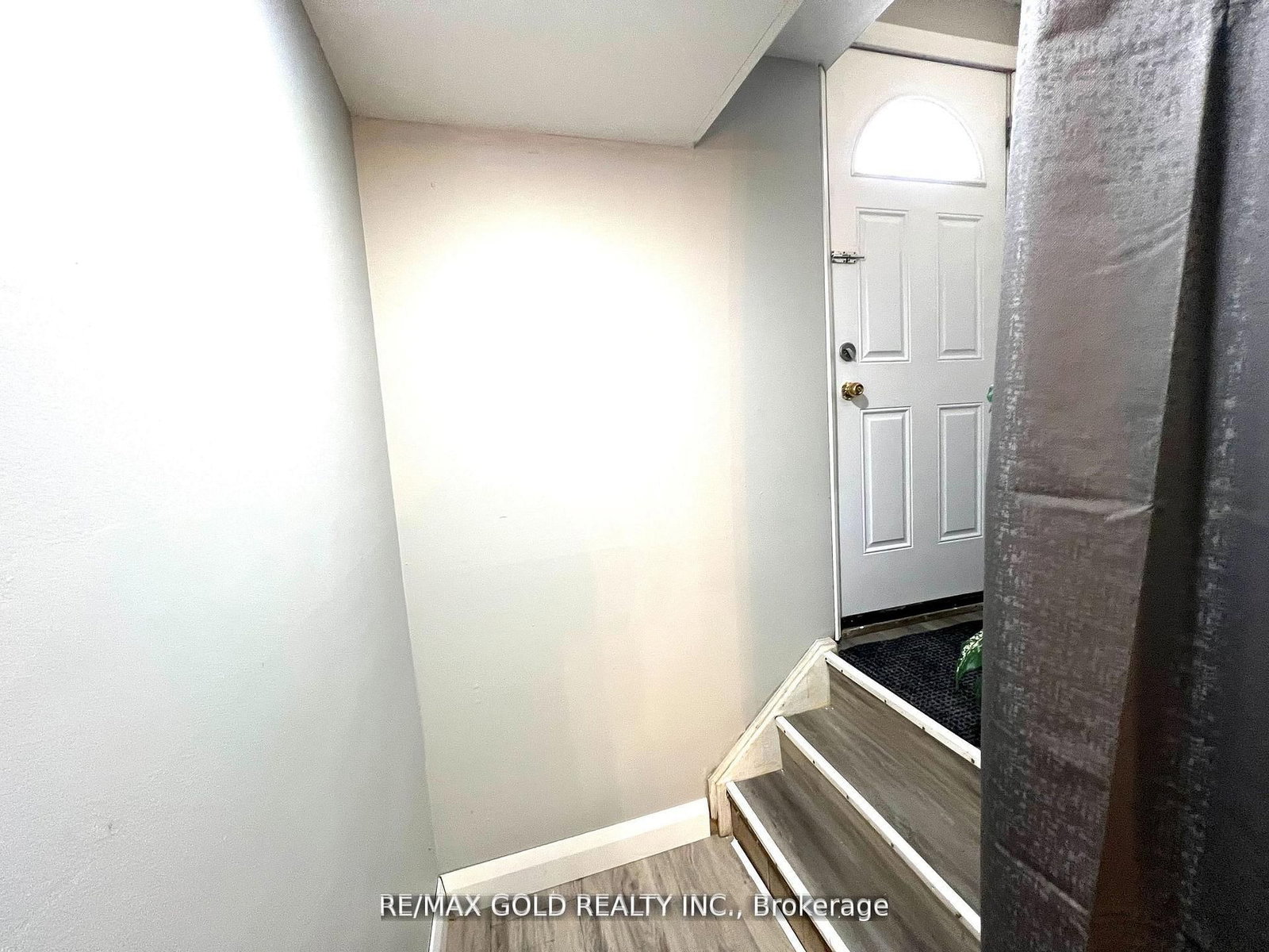 156 Mooregate Crescent, Unit Lower - Photo 4