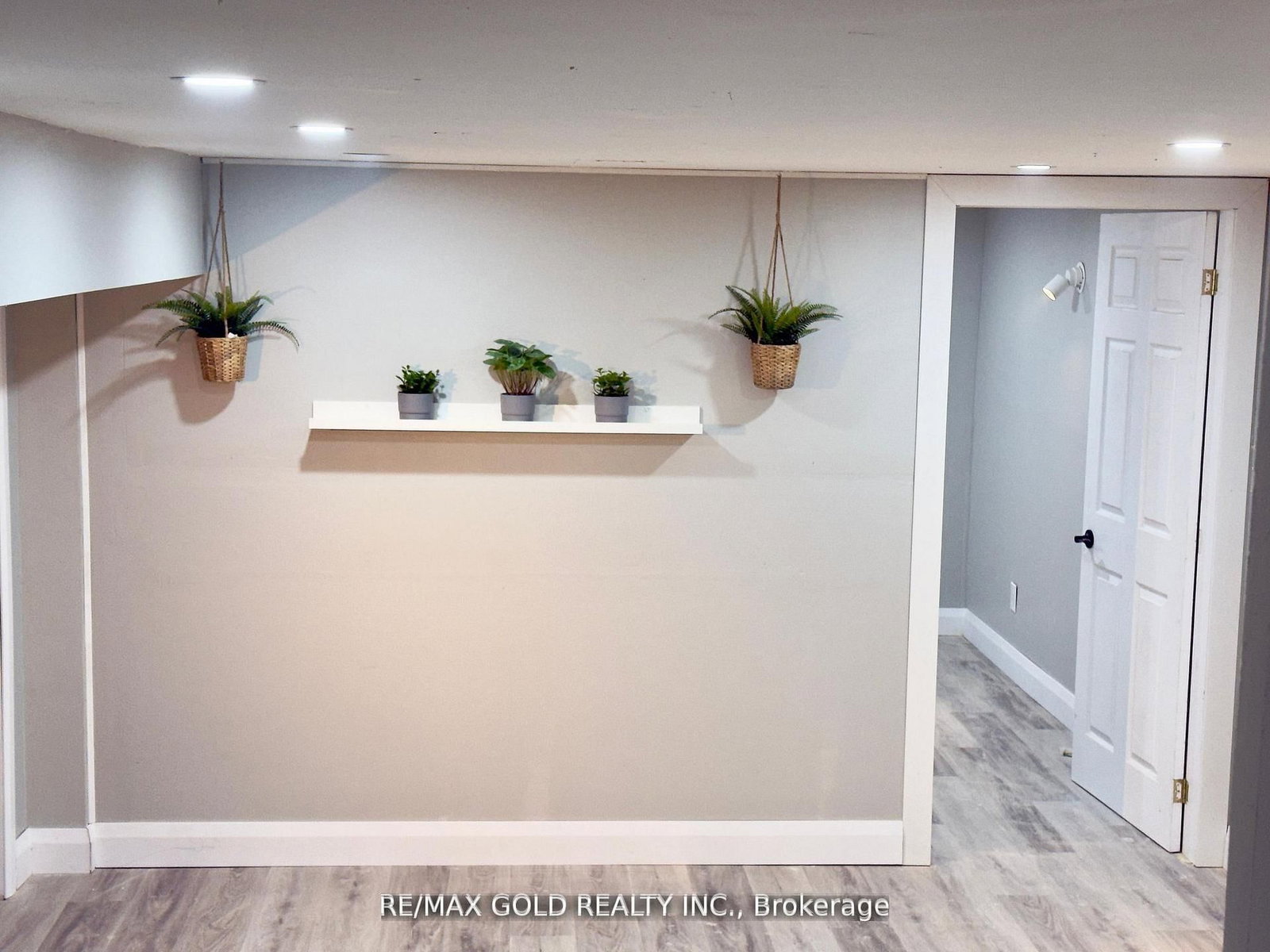 156 Mooregate Crescent, Unit Lower - Photo 8