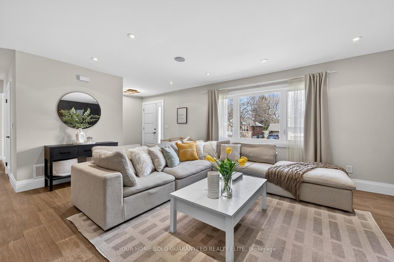 22 Hazelwood Ave, Grimsby, L3M 1K1 | Image 2