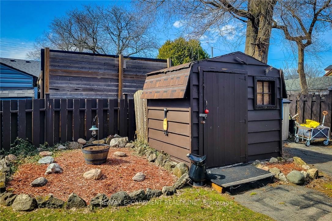 Detached House for sale at 72 East 32nd Street, Hamilton, Ontario, L8V 3R9 - Raleigh - MLS: X12951624