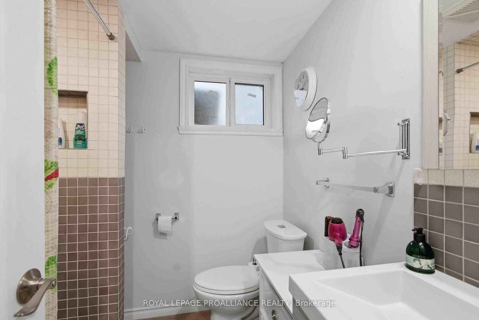 Detached House for sale at 36 Shoniker Avenue, Quinte West, Ontario, K8V 2B5 - Trenton Ward - MLS: X12951794