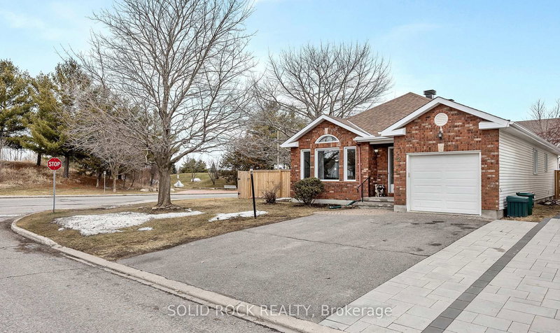 2 Newborough Cres, Ottawa, K2G 6A2 | Image 3