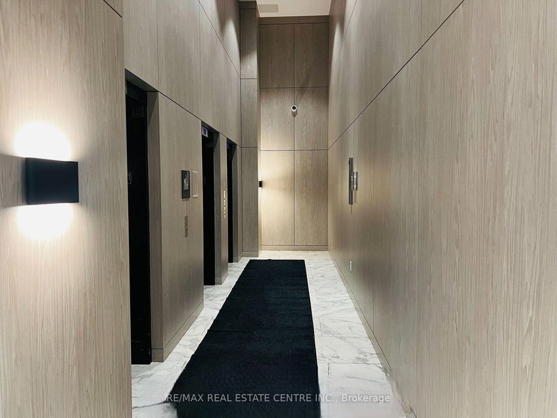 home for lease on 1902-15 Wellington Street S