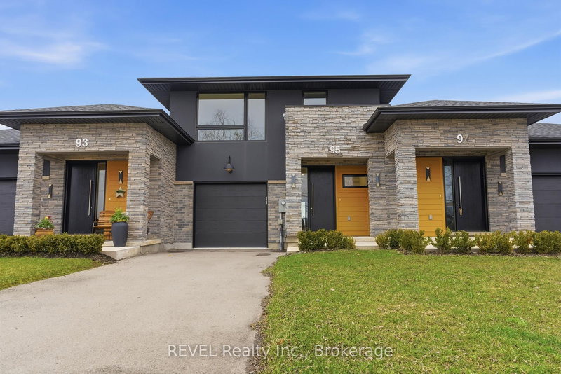 home for sale on 95 Port Robinson Road