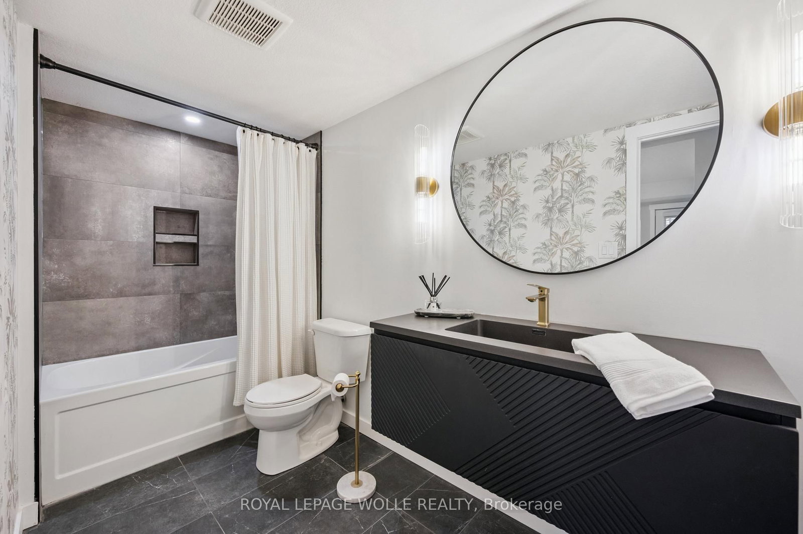 164 Rochefort Street, Unit D - Photo 16