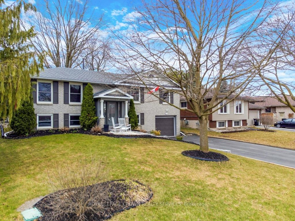 Detached House sold at 34 Leslie Avenue, Cambridge, Ontario, N1S 4N7 - MLS: X12952220