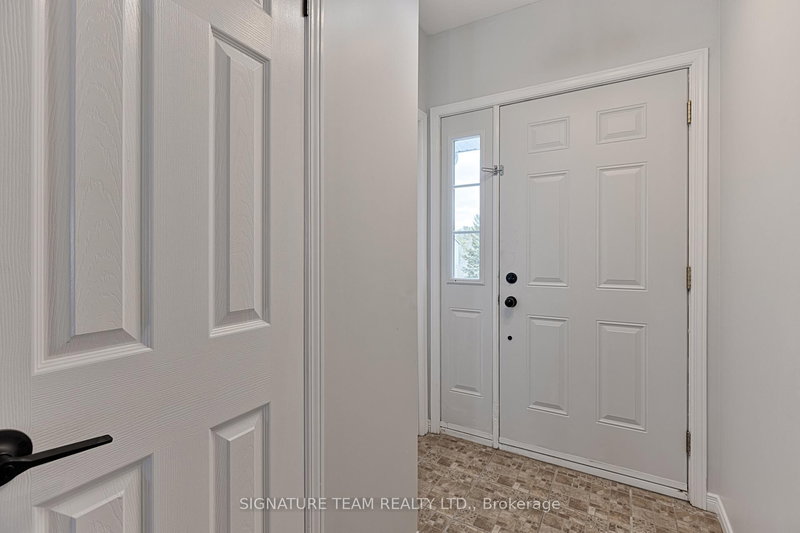 20 Northbrook Rd, Petawawa, K8H 3N4 | Image 3