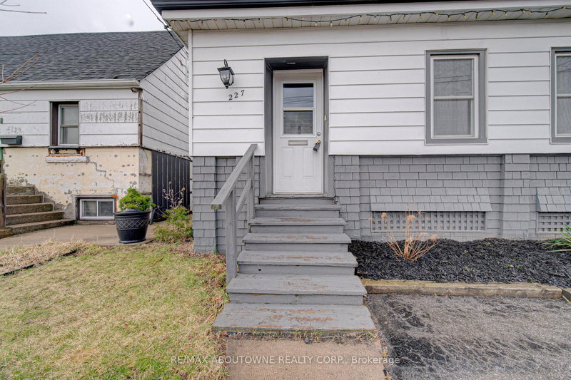 227 East 23rd St, Hamilton, L8V 2X2 | Image 2