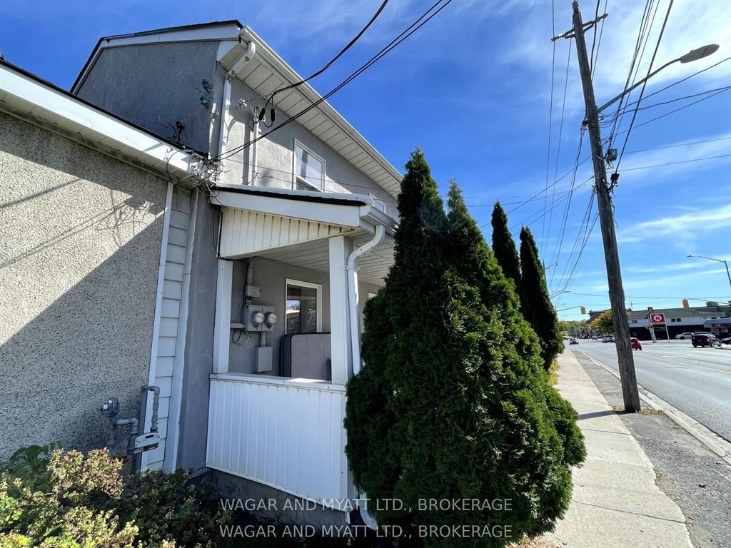 157-159 Centre Street N - Photo 2